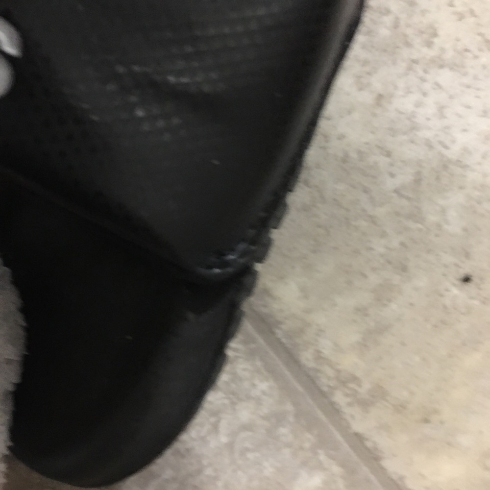 🧩Kids Adidas Slides Size 1🧩 - Picture 4 of 7